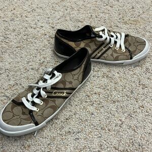 Coach tennis shoes good used condition